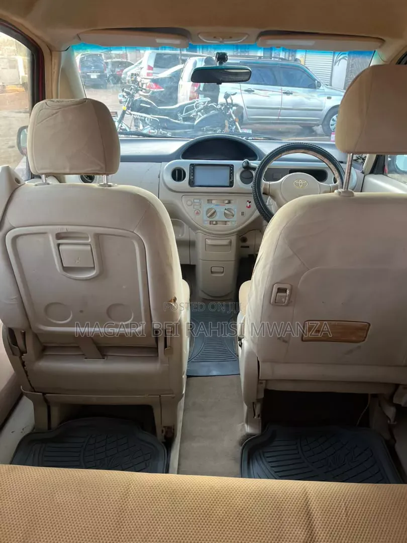 Toyota Porte 2008 Maroon