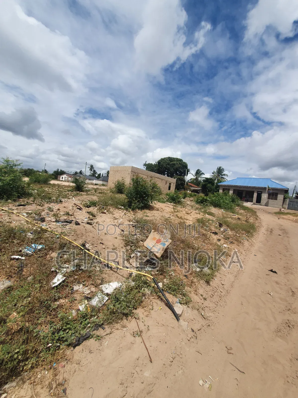 Viwanja Double Sehemu Kavu Na Ya Juu Sqm400 Kinauzwa