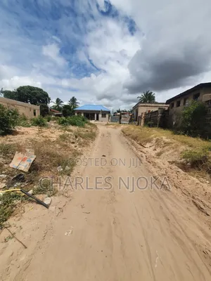 Viwanja Double Sehemu Kavu Na Ya Juu Sqm400 Kinauzwa