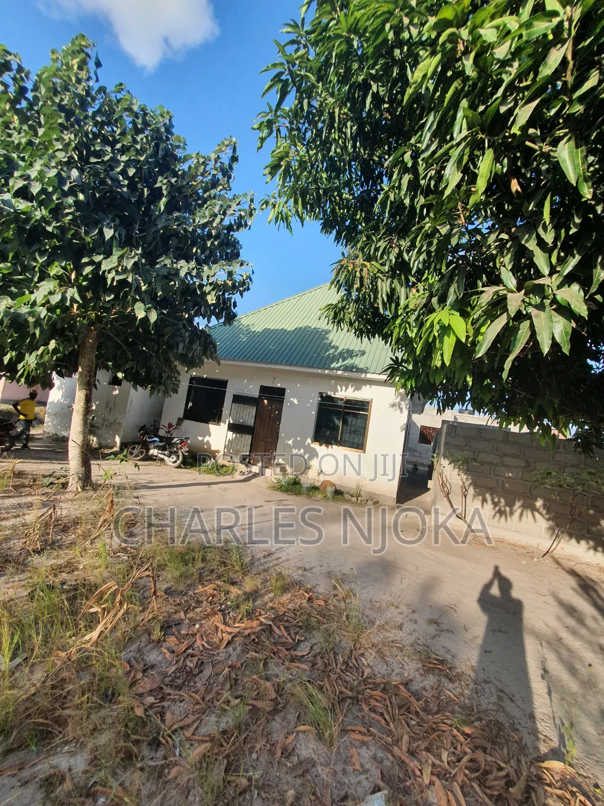 Furnished 6bdrm House in Halisi, Ukonga for sale