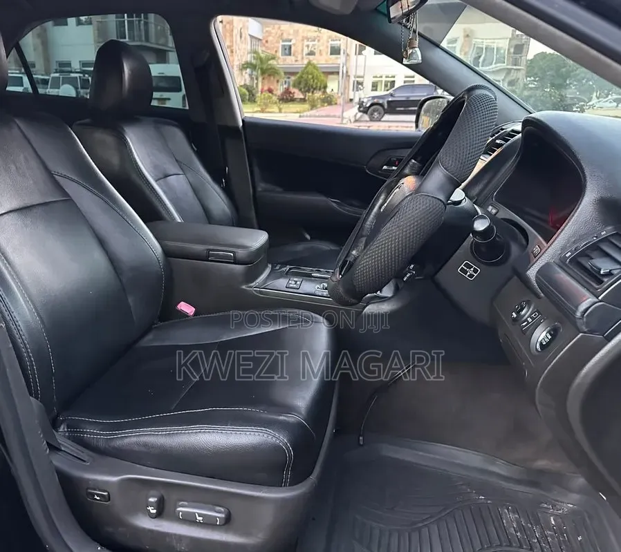 Toyota Crown 2009 Maroon
