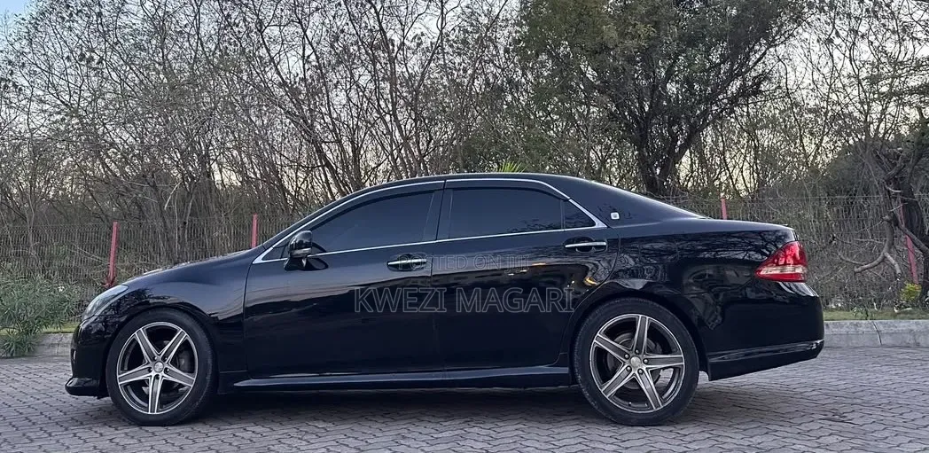 Toyota Crown 2009 Maroon