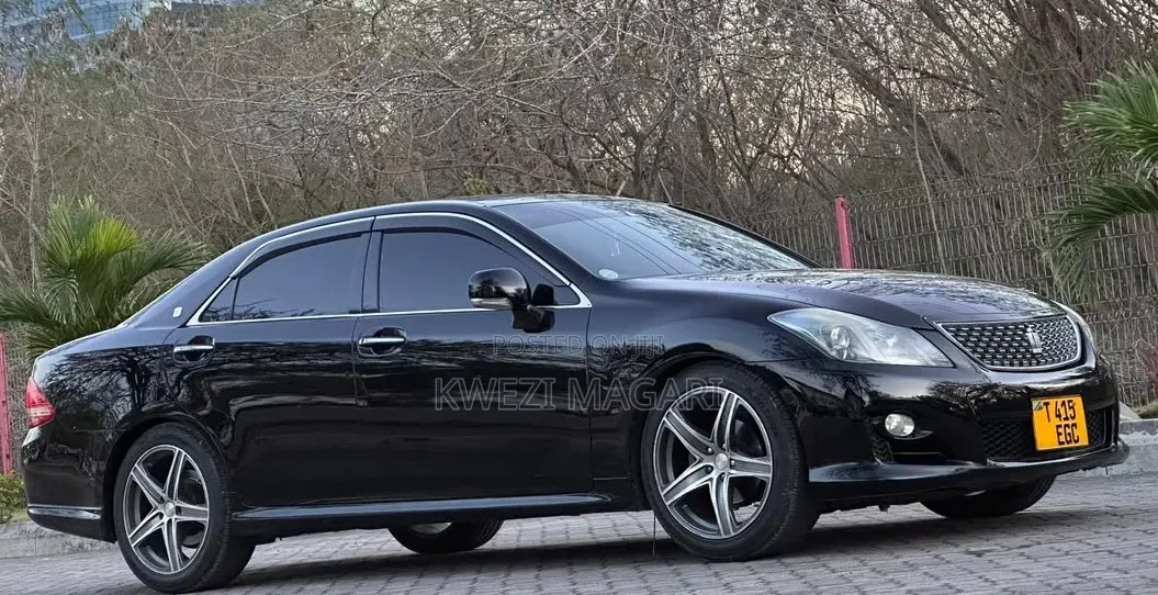 Toyota Crown 2009 Maroon