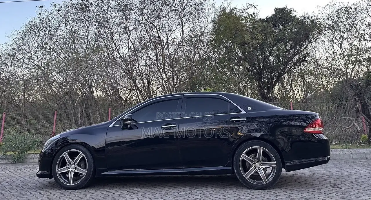 Toyota Crown 2009 Black