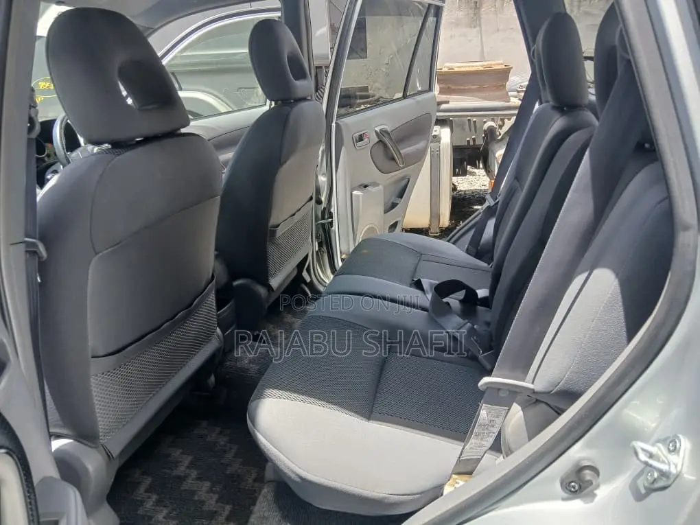 Toyota RAV4 1.8 2005 Silver