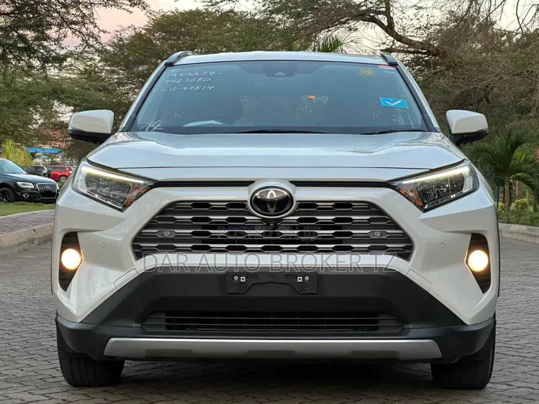 Toyota RAV4 2021 White