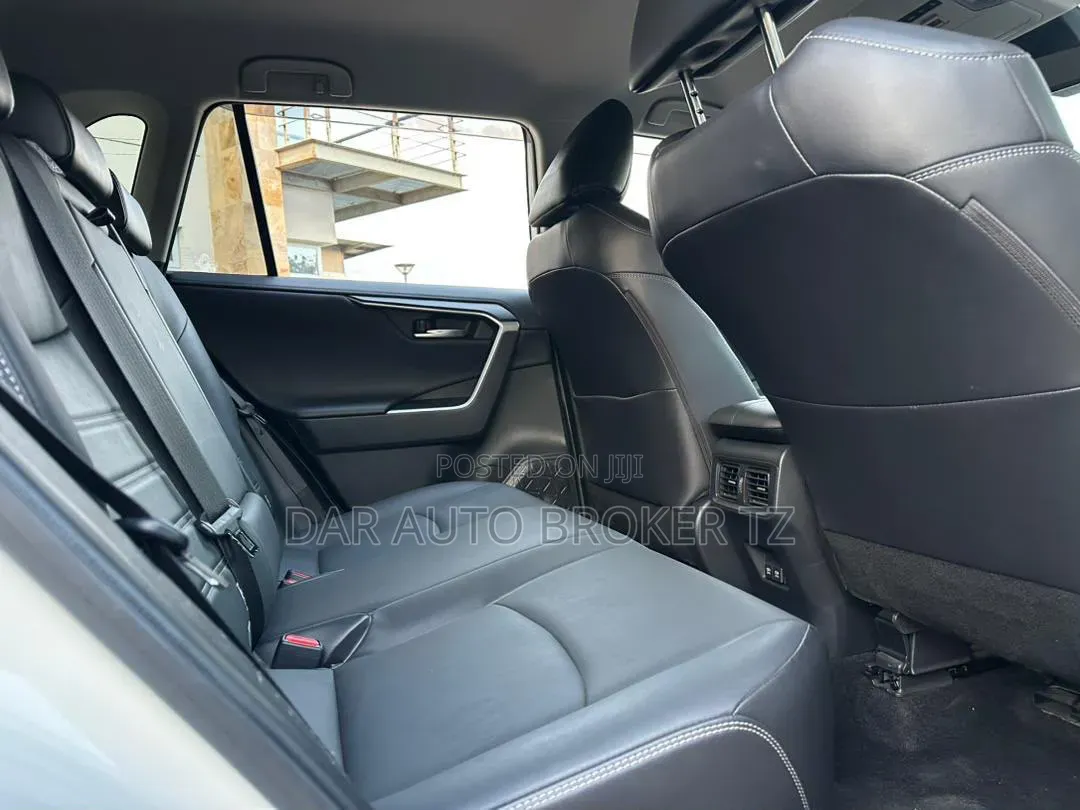 Toyota RAV4 2021 White