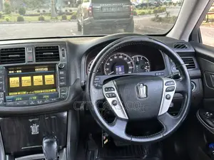 Toyota Crown 2011 Silver