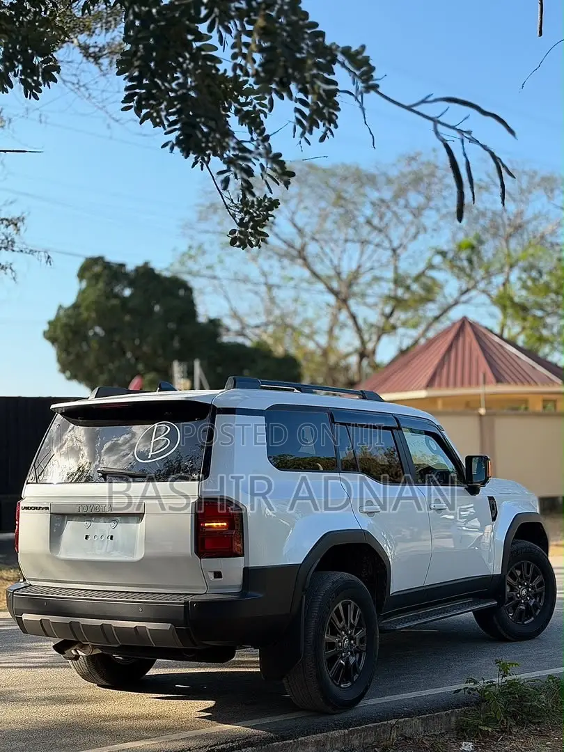 Toyota Land Cruiser LC250 2025 White