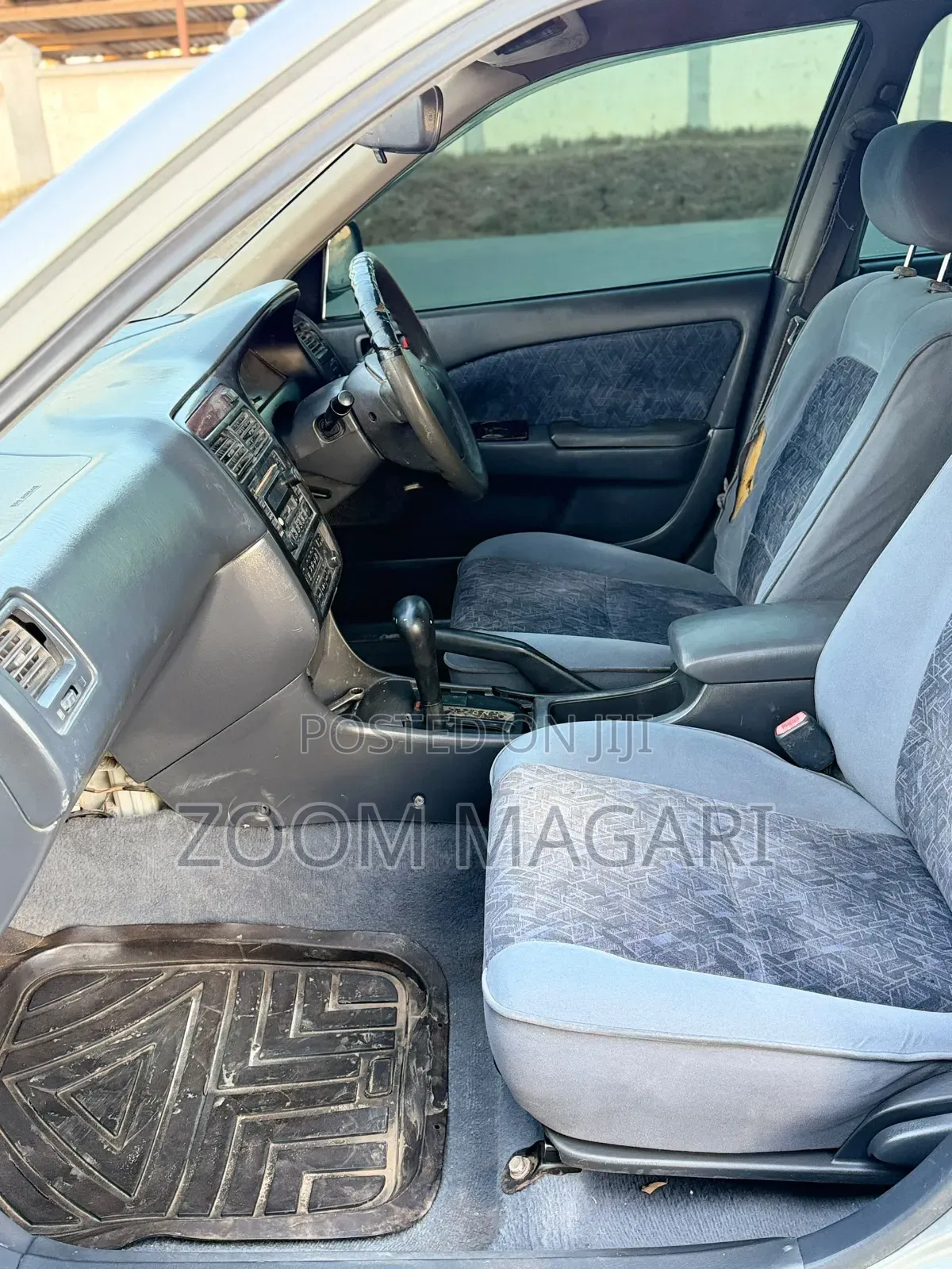 Toyota Carina 2000 Silver