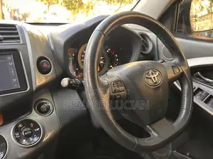 Toyota Vanguard 2012 Maroon