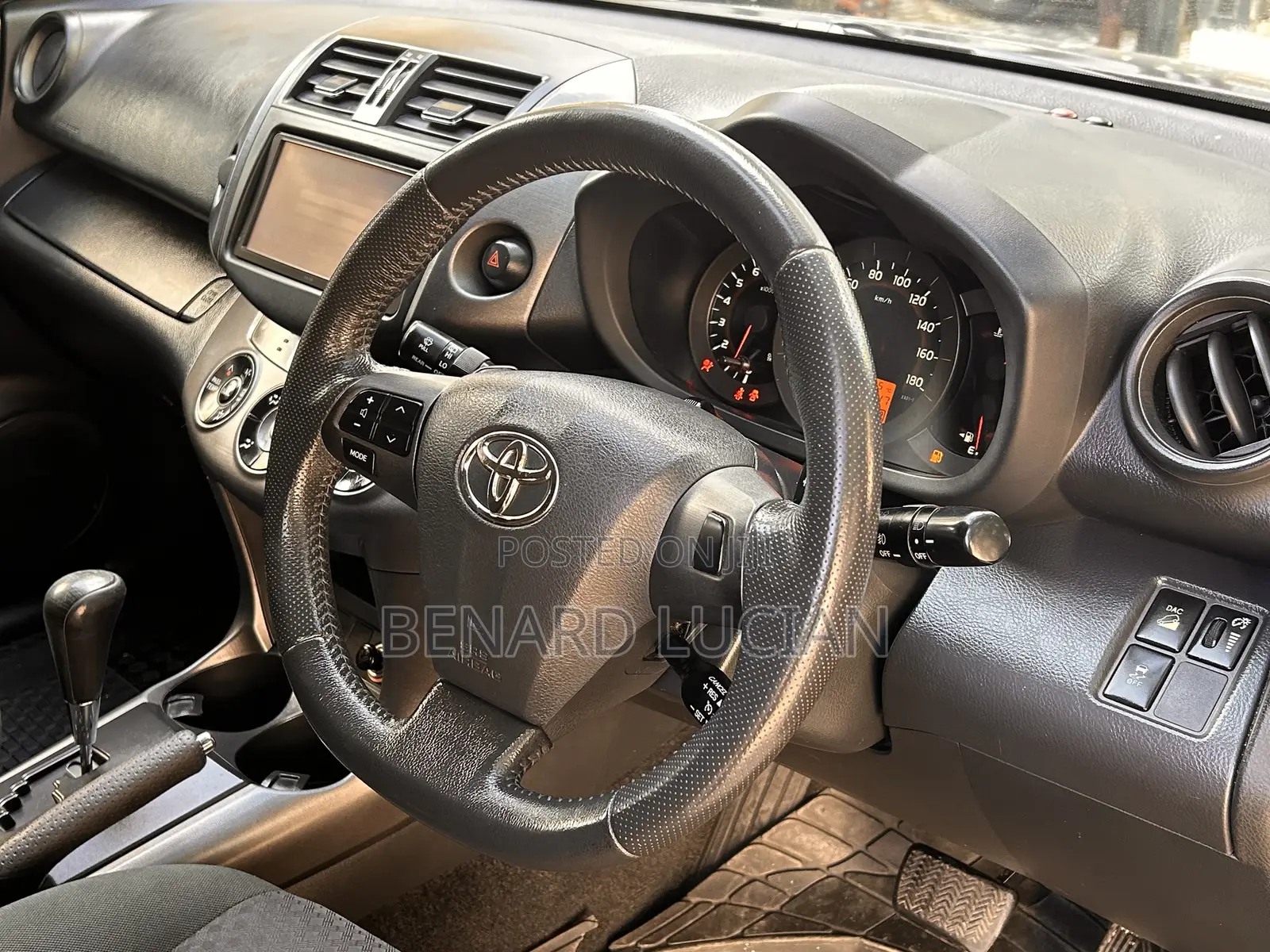 Toyota Vanguard 2012 Maroon