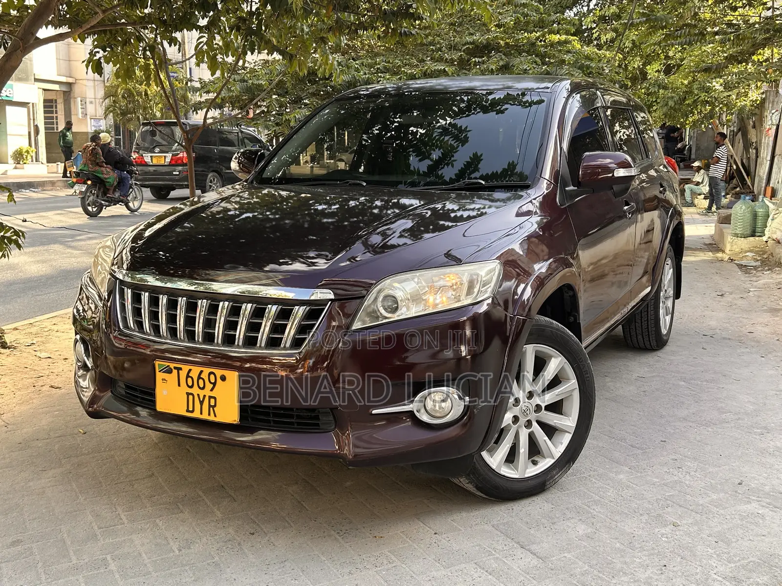 Toyota Vanguard 2012 Maroon