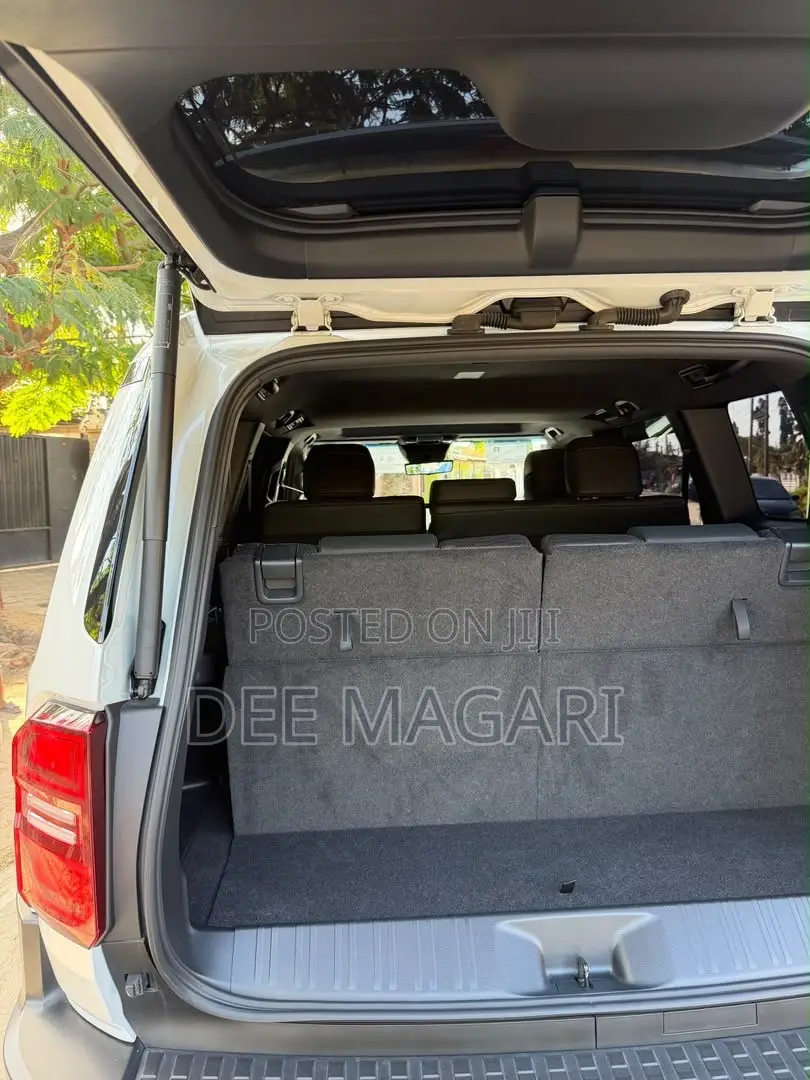 Toyota Land Cruiser Prado 2025 White