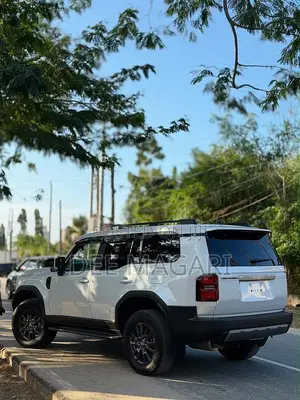 Toyota Land Cruiser Prado 2025 White