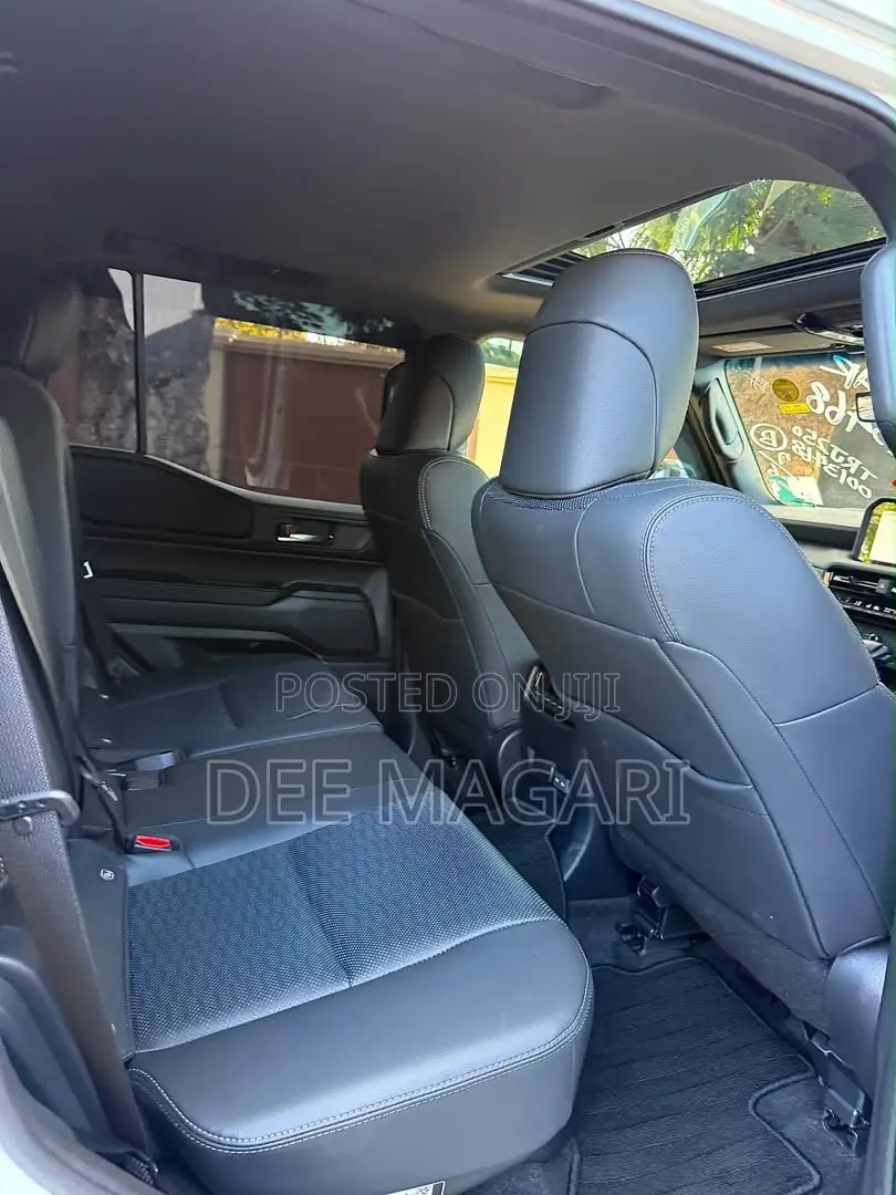 Toyota Land Cruiser Prado 2025 White