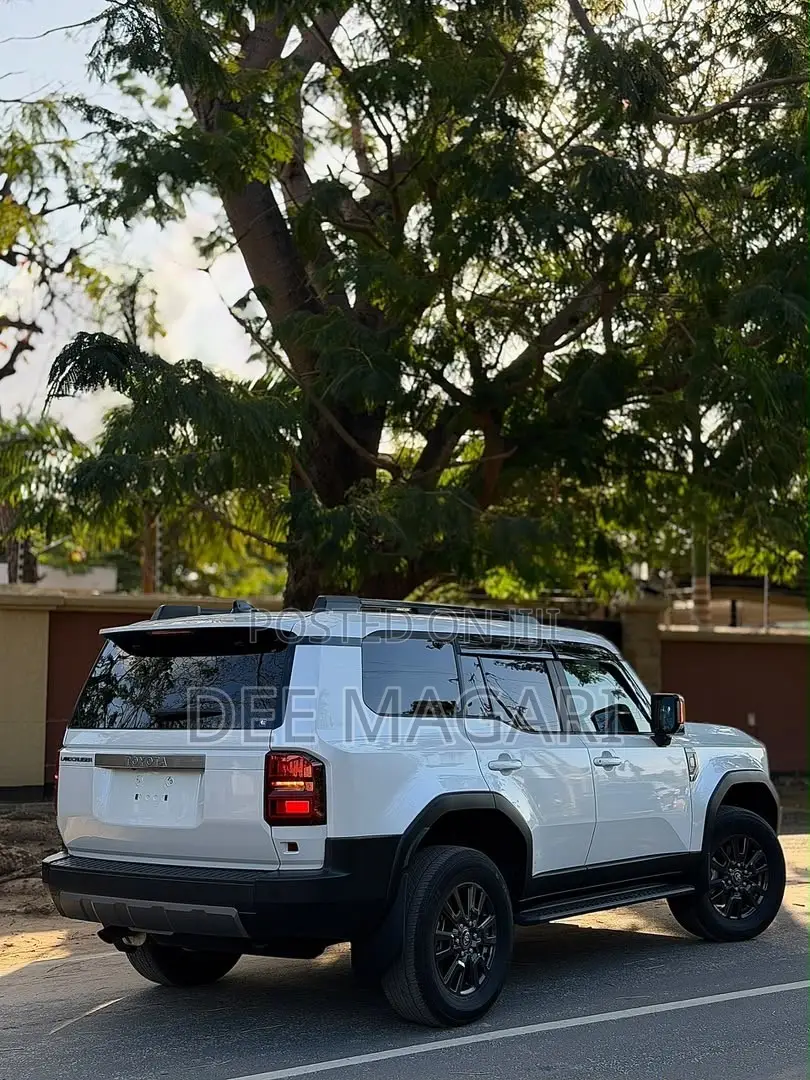 Toyota Land Cruiser Prado 2025 White