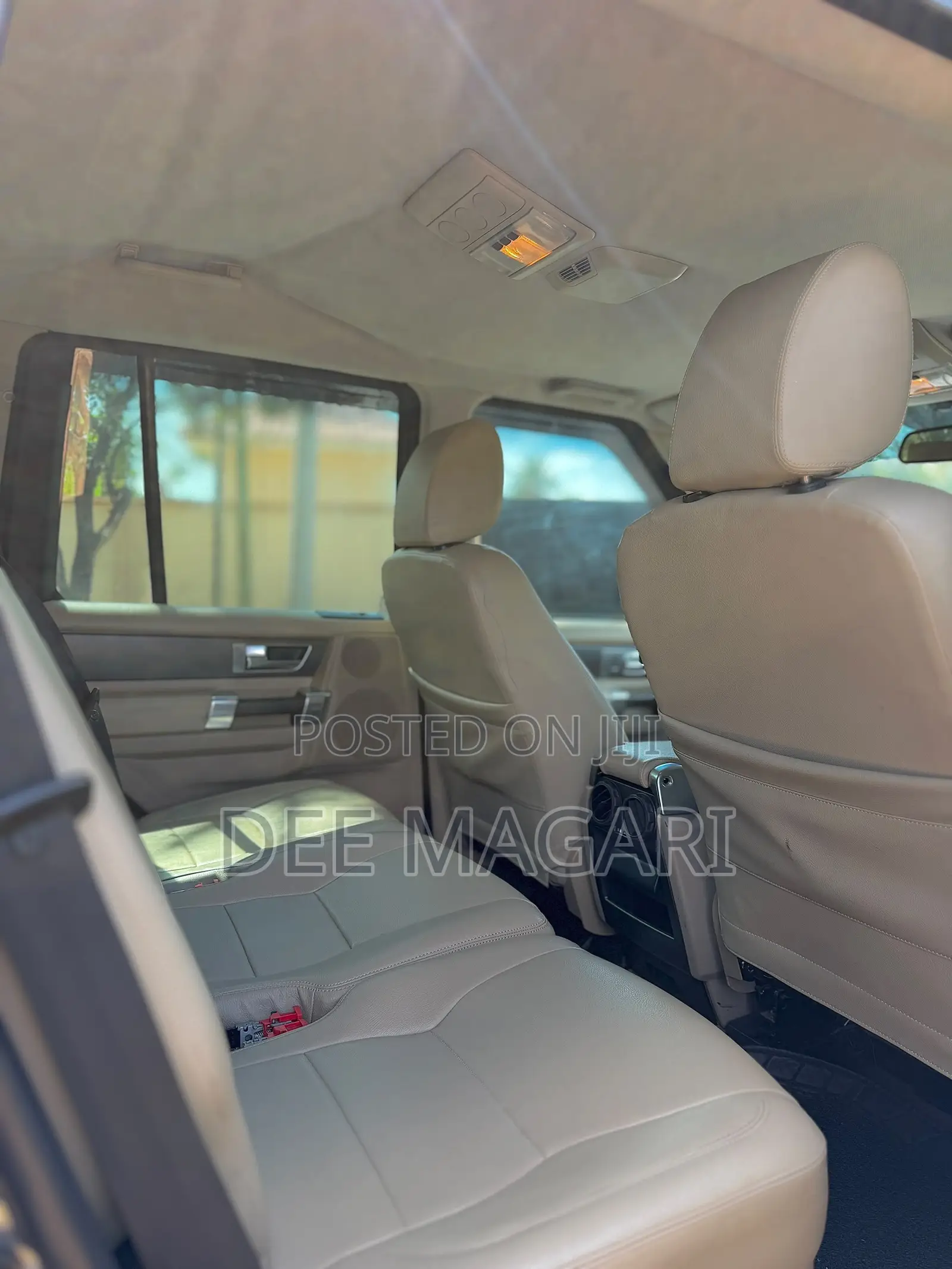 Land Rover Discovery 2012 White