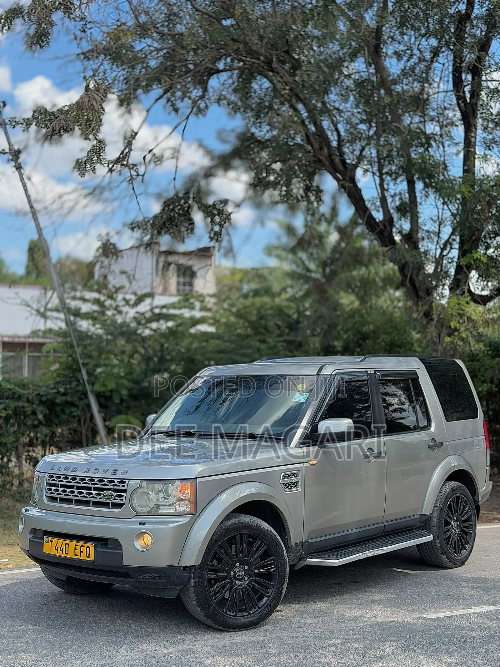 Land Rover Discovery 2012 White