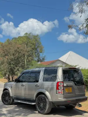 Land Rover Discovery 2012 White