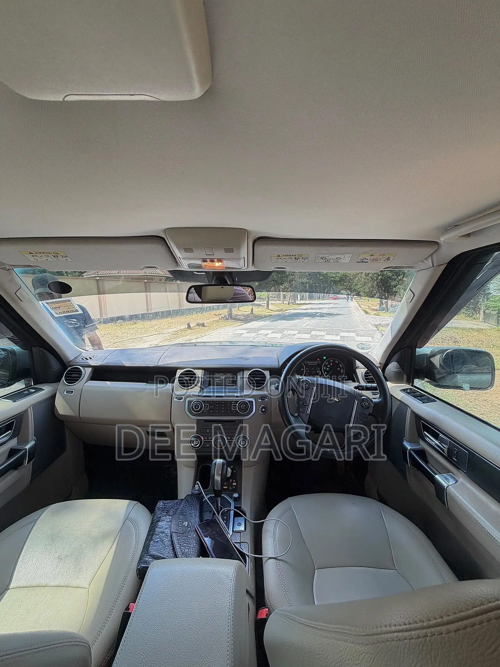 Land Rover Discovery 2012 White