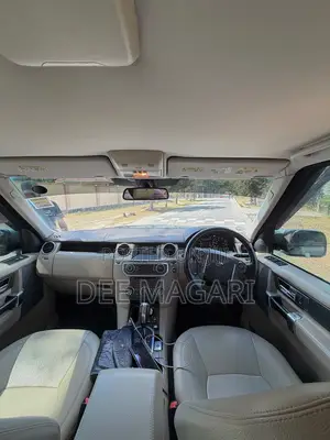 Land Rover Discovery 2012 White