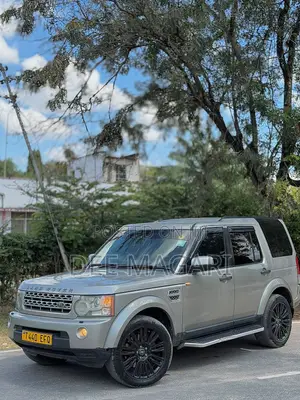 Land Rover Discovery 2012 White