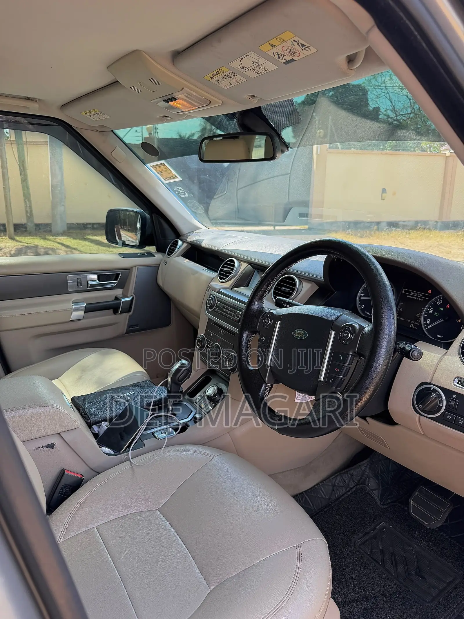 Land Rover Discovery 2012 White