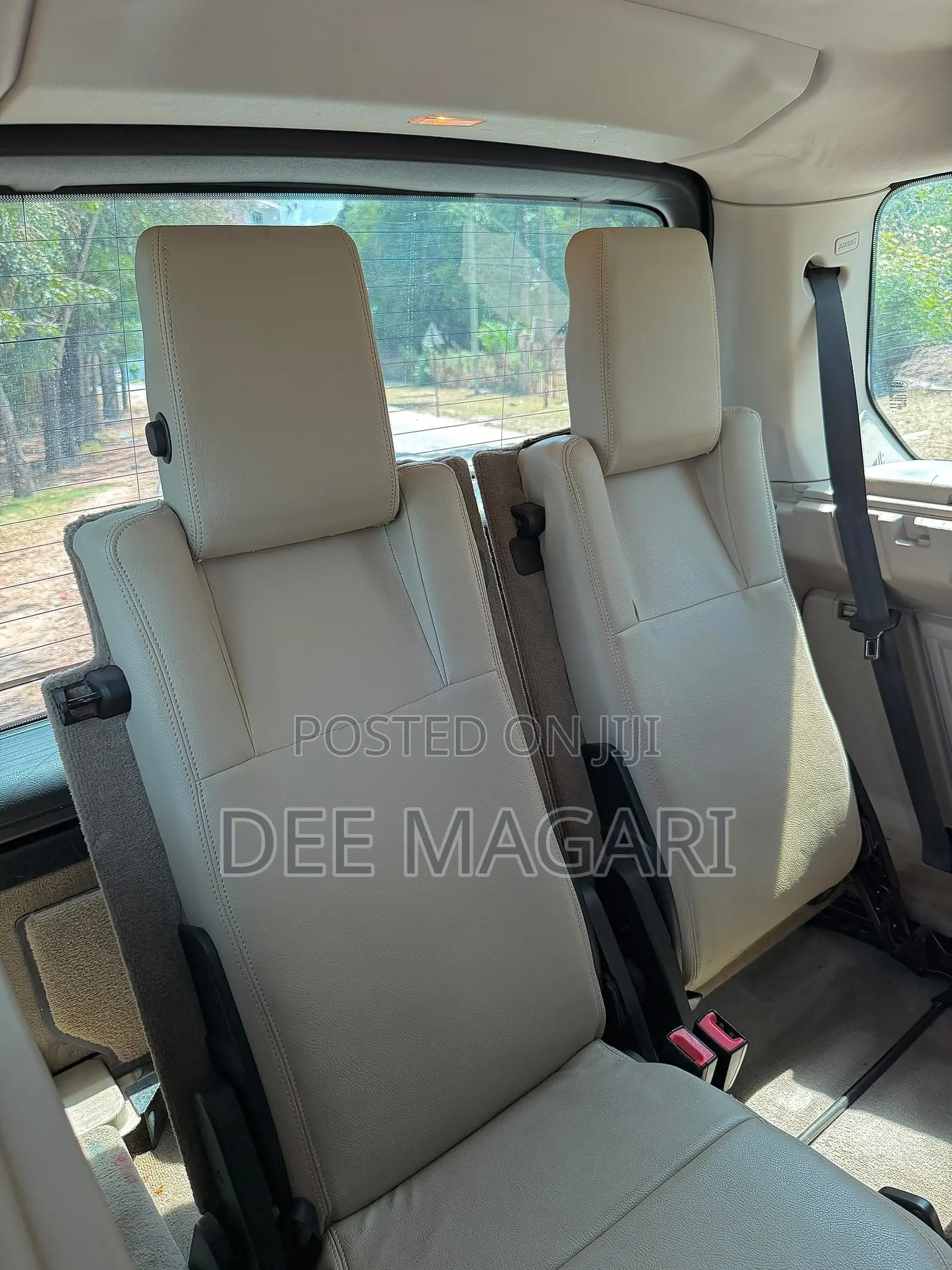 Land Rover Discovery 2012 White
