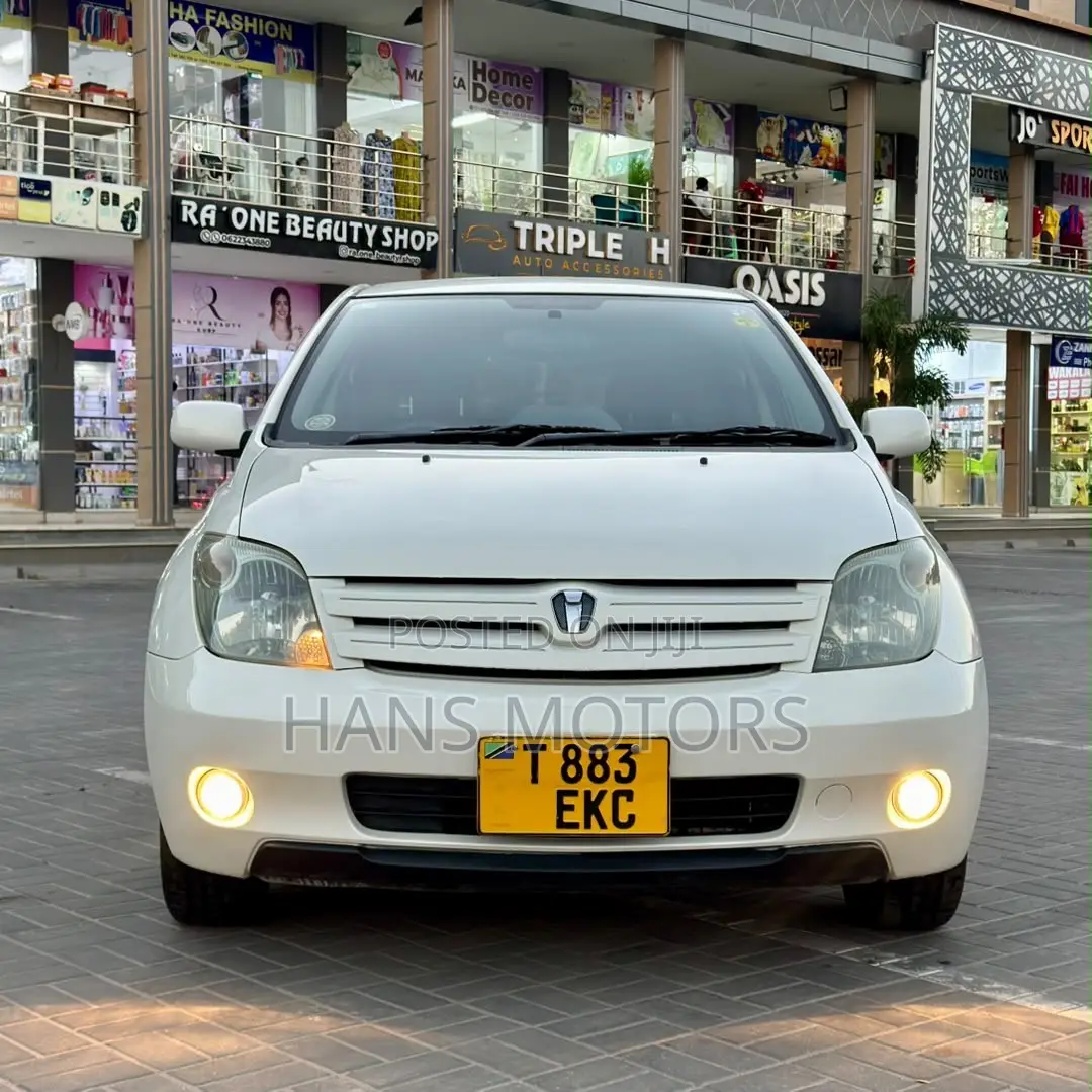Toyota IST 2004 White