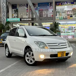 Toyota IST 2004 White