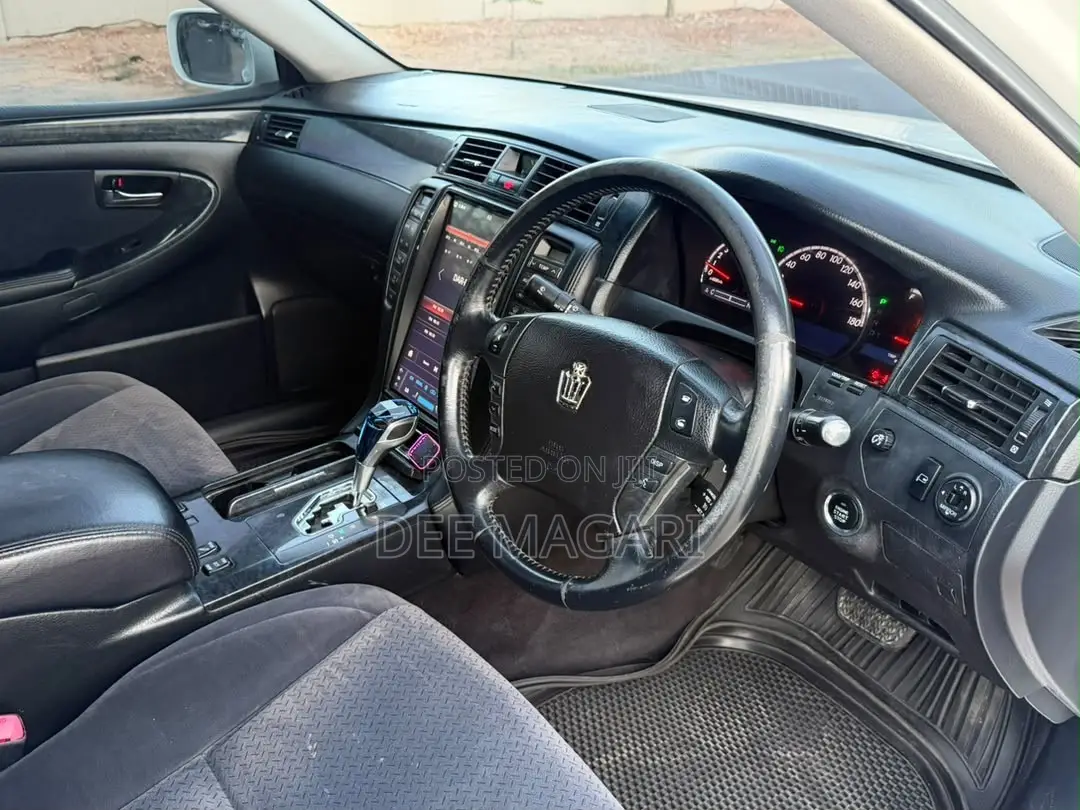 Toyota Crown 2007 White