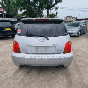 Toyota IST 2003 Silver