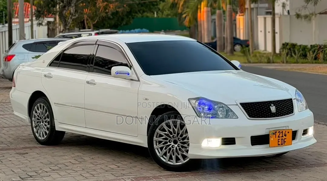 Toyota Crown 2007 White