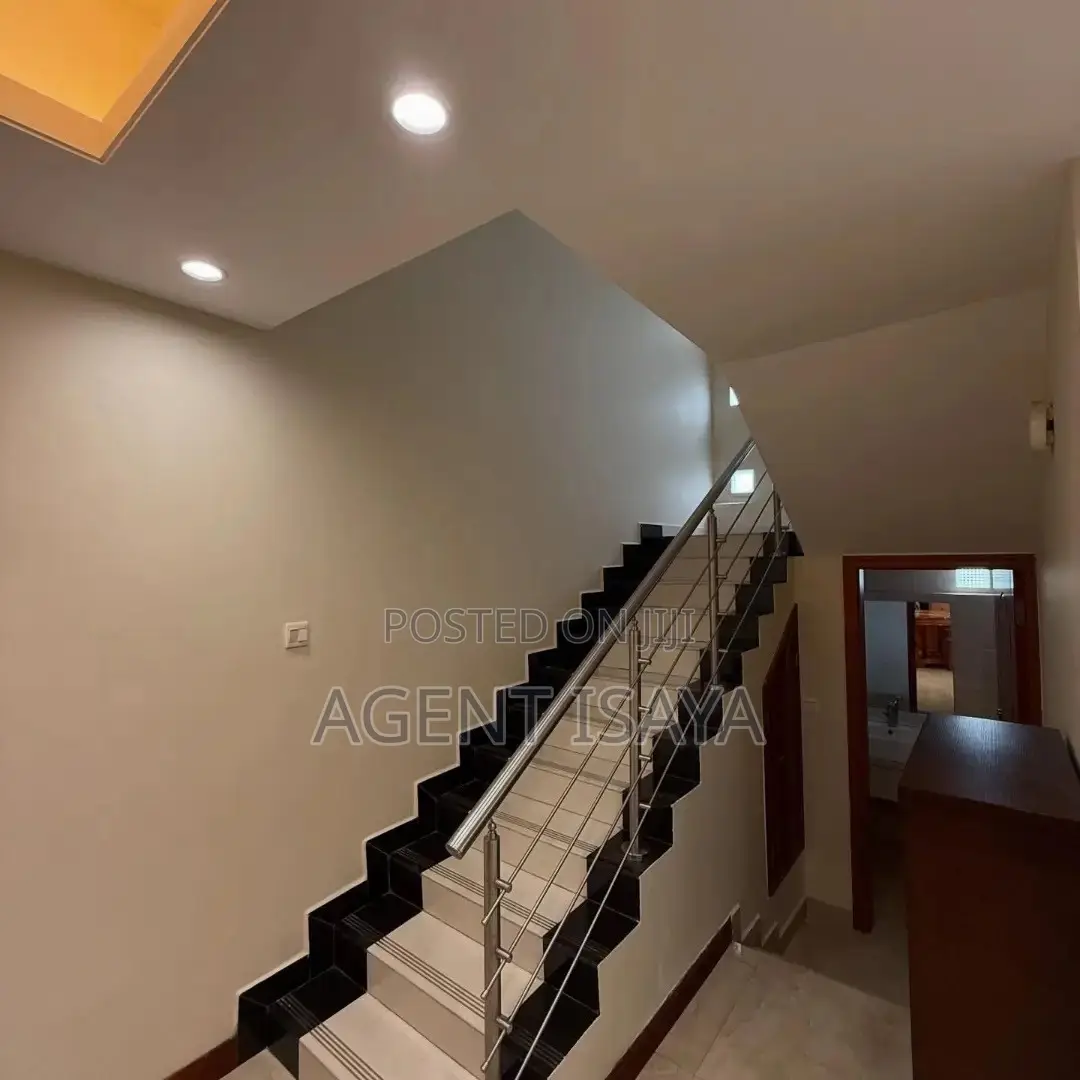 Furnished 3bdrm Apartment in Oyster Bay for rent