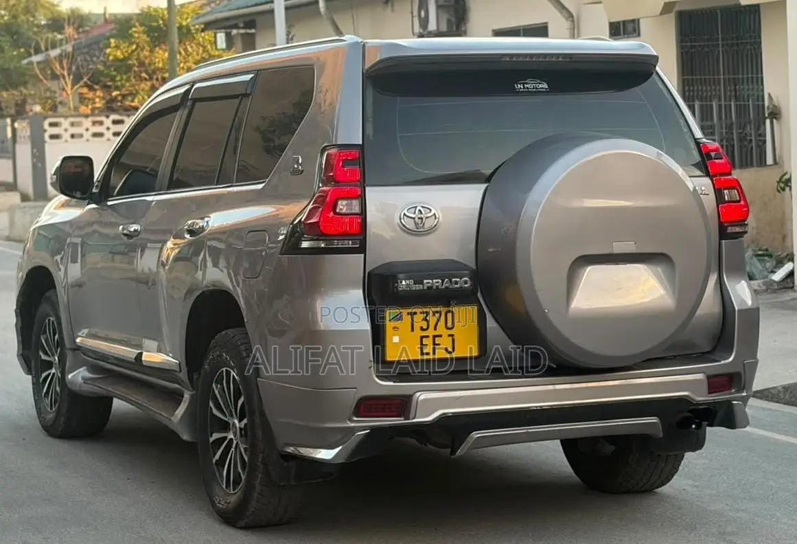 Toyota Land Cruiser Prado 2020 Gray