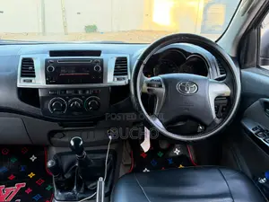 Toyota Hilux 2013 Black
