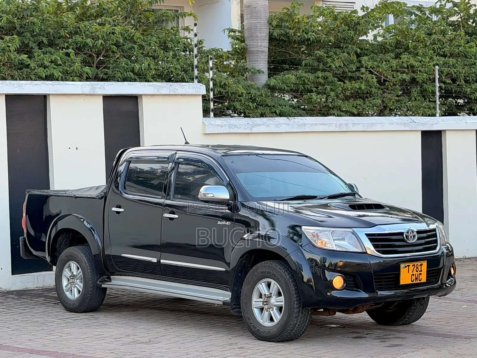 Toyota Hilux 2013 Black