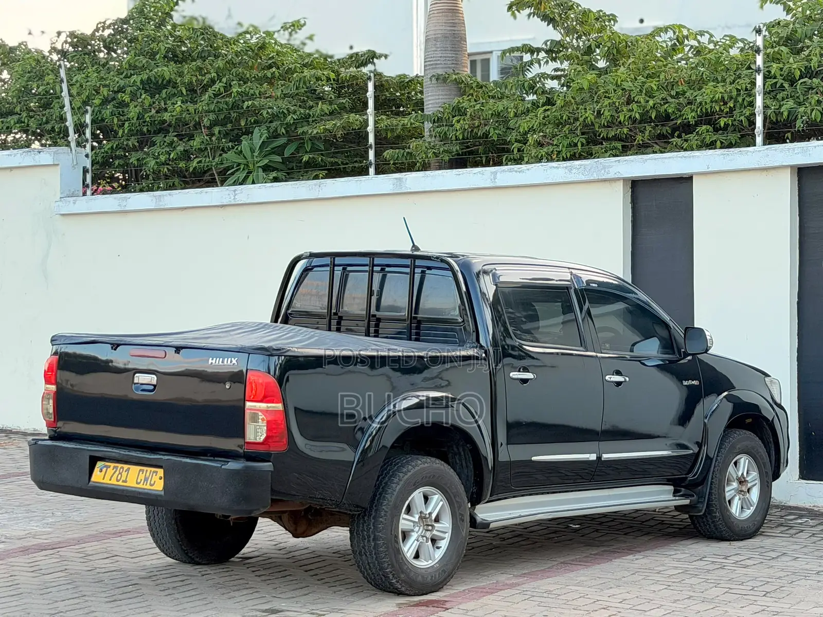 Toyota Hilux 2013 Black