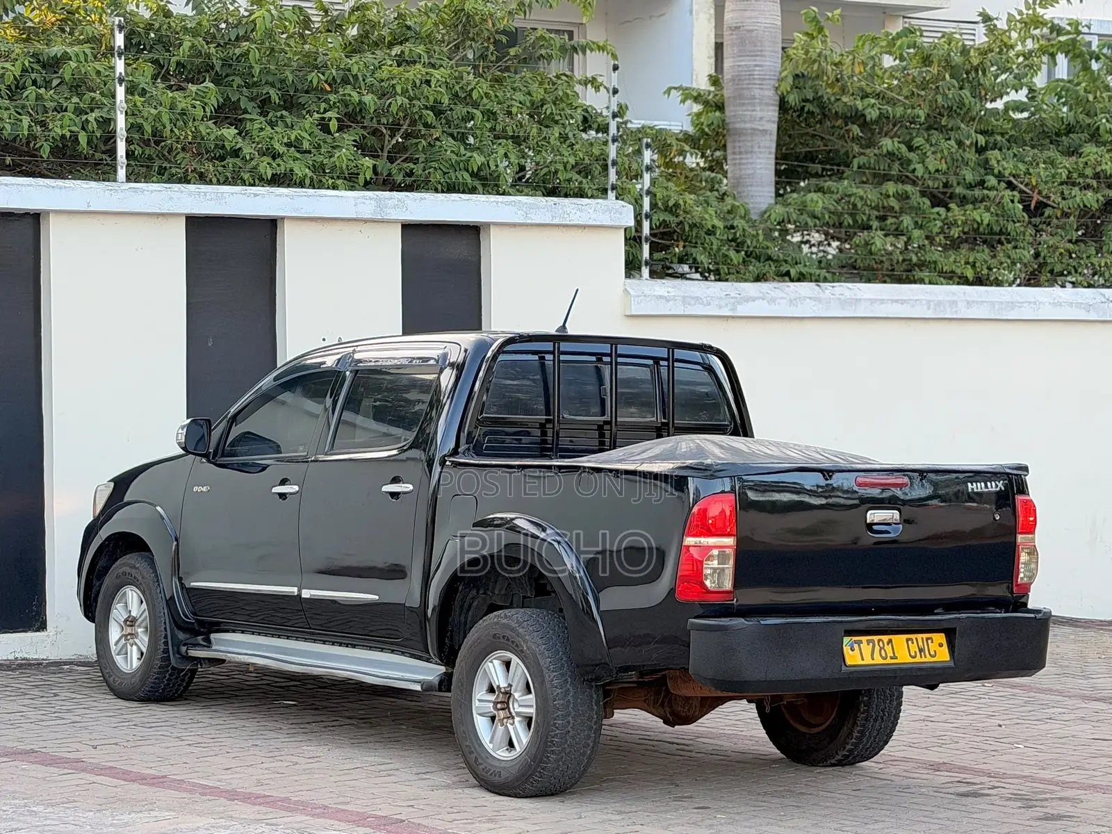 Toyota Hilux 2013 Black