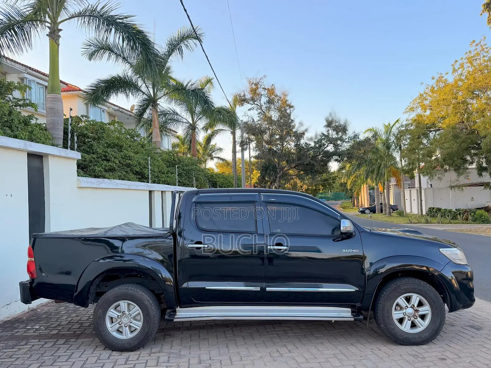 Toyota Hilux 2013 Black