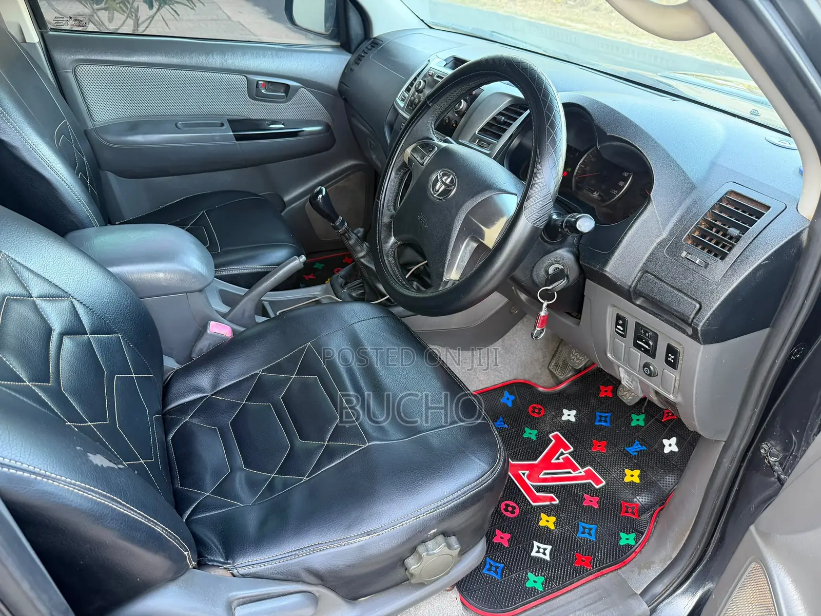 Toyota Hilux 2013 Black
