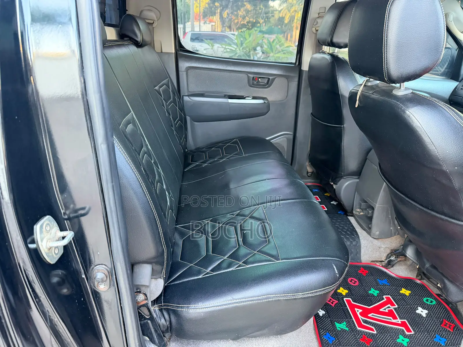 Toyota Hilux 2013 Black