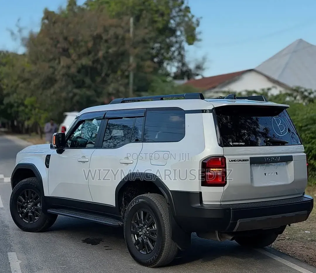 Toyota Land Cruiser Prado 2025 Ivory