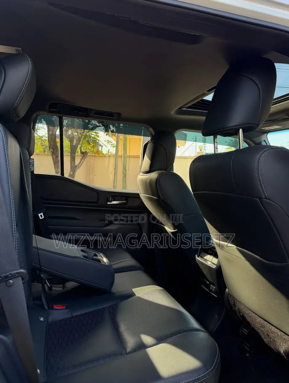 Toyota Land Cruiser Prado 2025 Ivory
