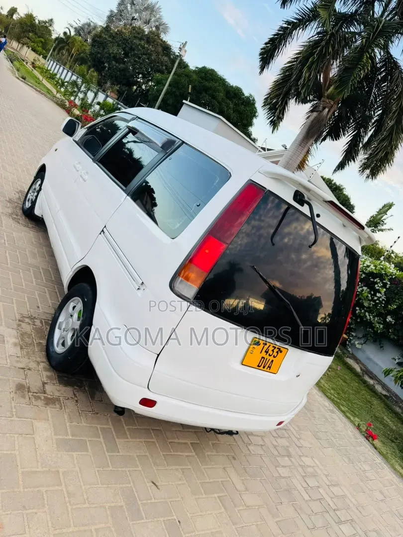 Toyota LiteAce Noah 2001 White