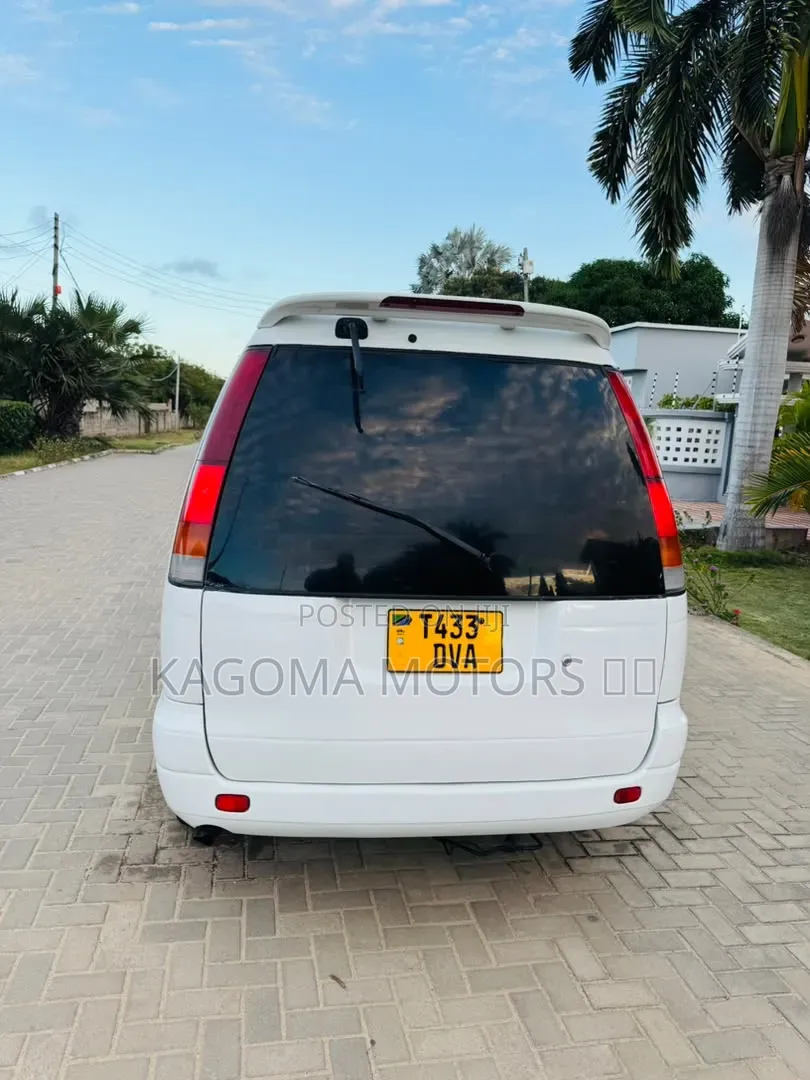 Toyota LiteAce Noah 2001 White