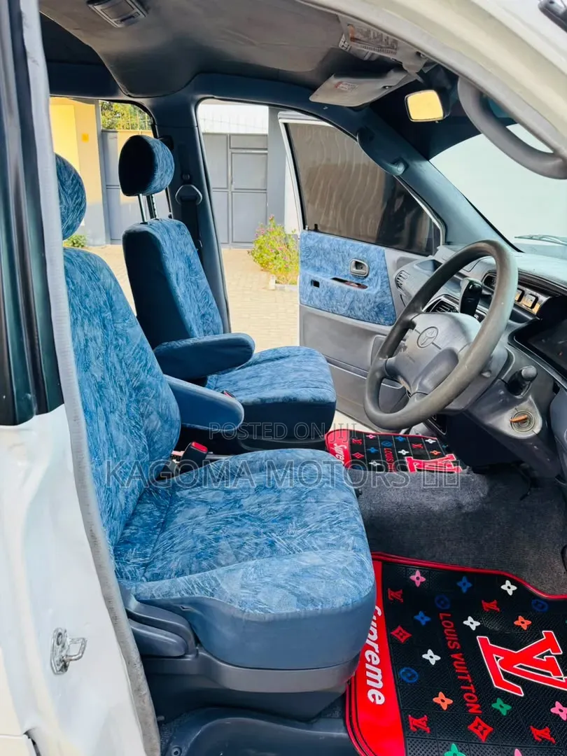 Toyota LiteAce Noah 2001 White