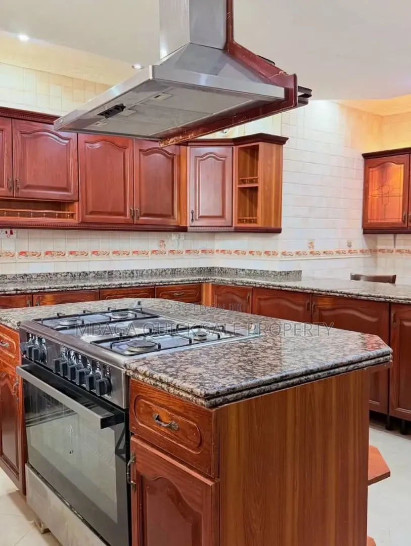 Furnished 3bdrm House in Oyster Bay for rent