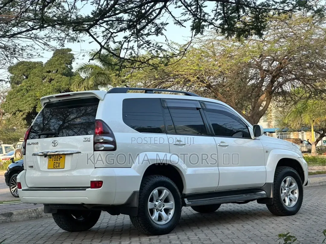 Toyota Land Cruiser Prado 2006 White